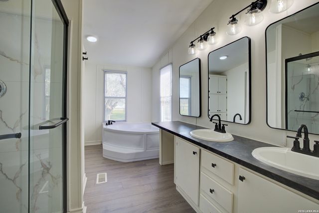 1885 Marion, Marion, TX 78124