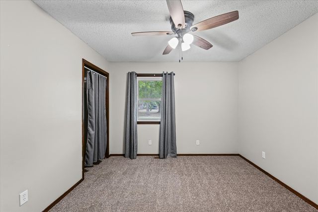 1001 W Dianne Lane, Mahomet, IL 61853