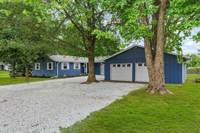 1001 W Dianne Lane, Mahomet, IL 61853