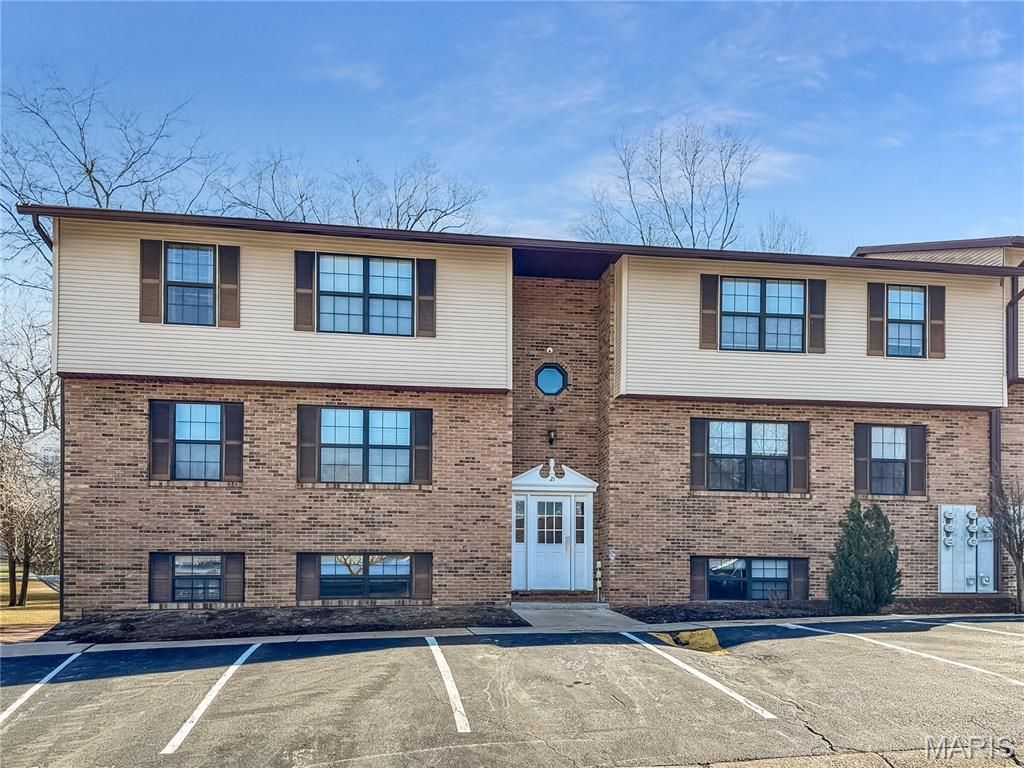 21 Village West Court 102, Washington, MO 63090