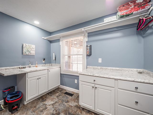 2041 Polaris Avenue, Evansville, IN 47715