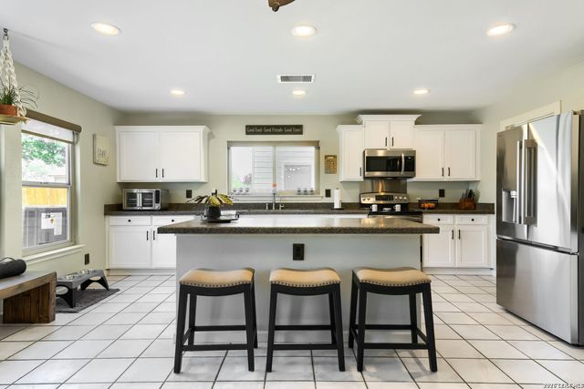 5811 Walnut Mill Dr, San Antonio, TX 78244