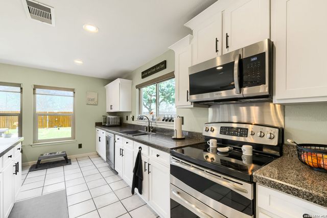 5811 Walnut Mill Dr, San Antonio, TX 78244