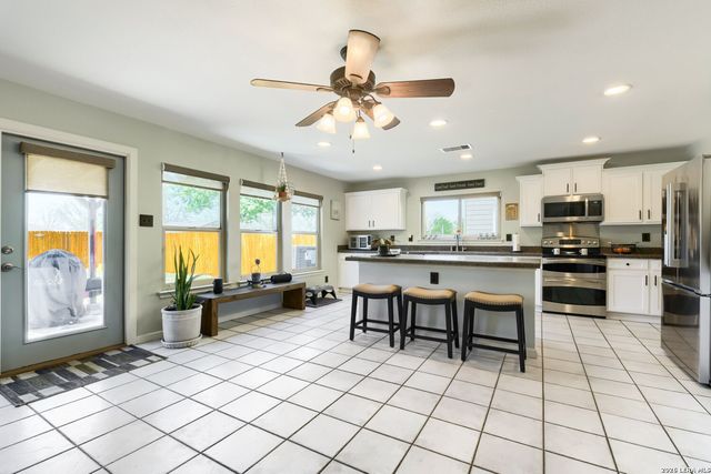 5811 Walnut Mill Dr, San Antonio, TX 78244