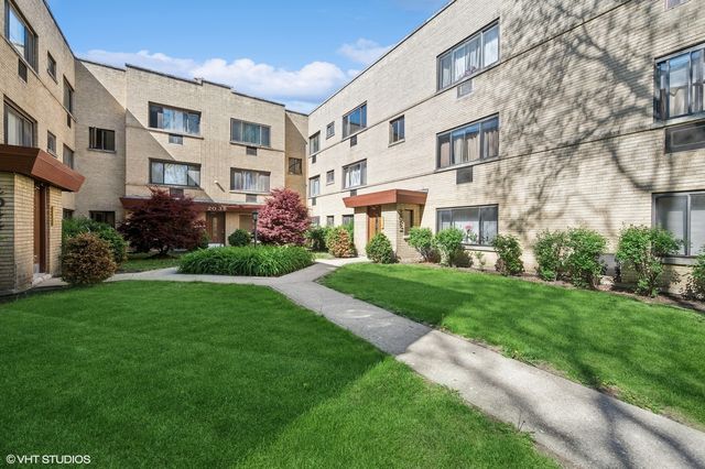 2032 W Jarvis Avenue 1B, Chicago, IL 60645