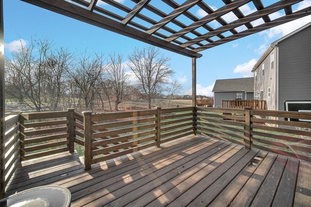 301 Hatch Lake Pkwy, Valparaiso, IN 46385