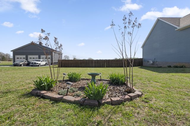 8645 Guthrie Ct, Cross Plains, TN 37049