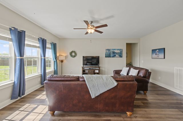 8645 Guthrie Ct, Cross Plains, TN 37049