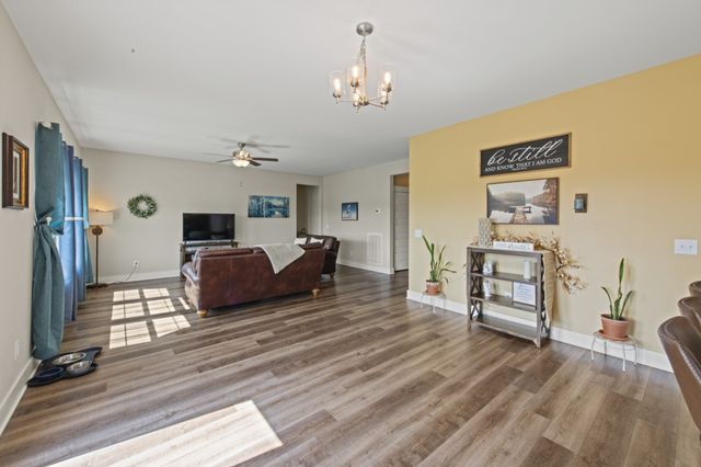 8645 Guthrie Ct, Cross Plains, TN 37049
