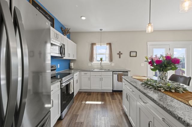 8645 Guthrie Ct, Cross Plains, TN 37049