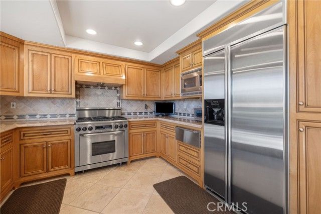 353 Villena Way, Palm Desert, CA 92260