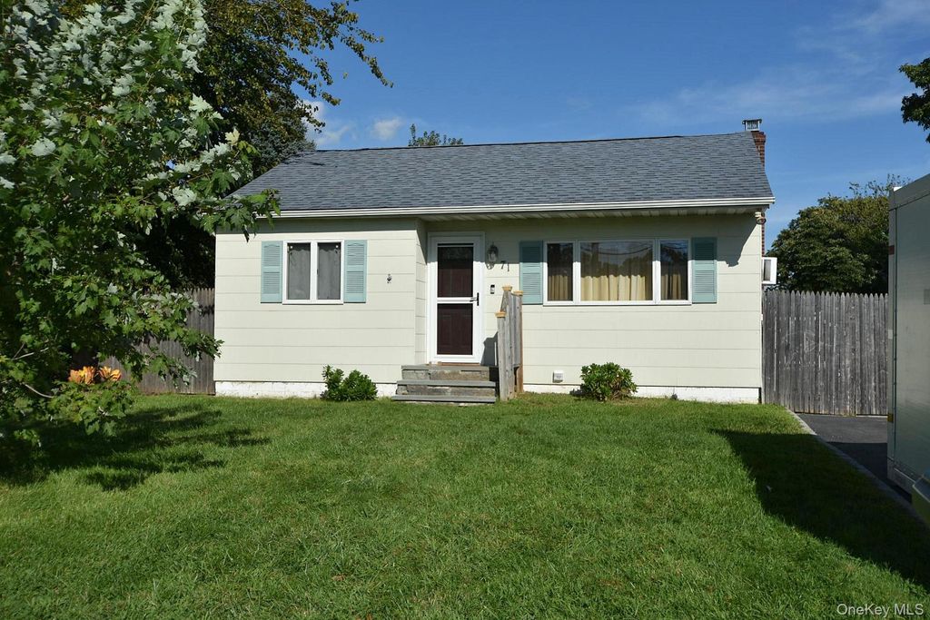 71 John Drive, Farmingville, NY 11738