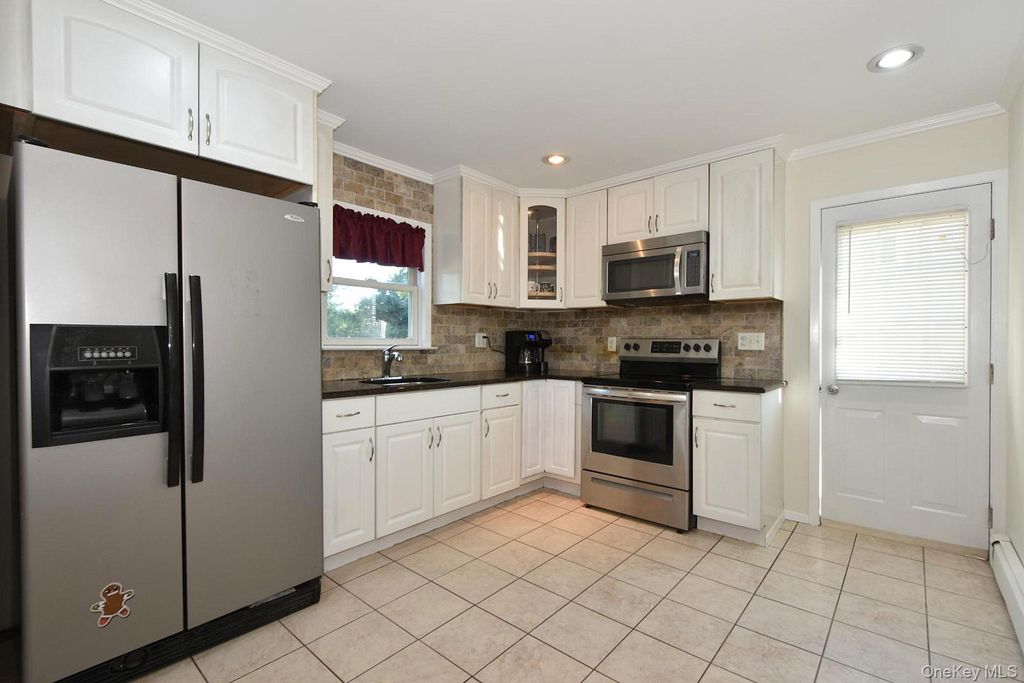 71 John Drive, Farmingville, NY 11738 — photo 4