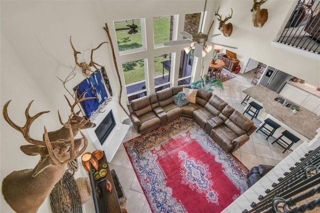 401 Bentwood Way, Clute, TX 77531