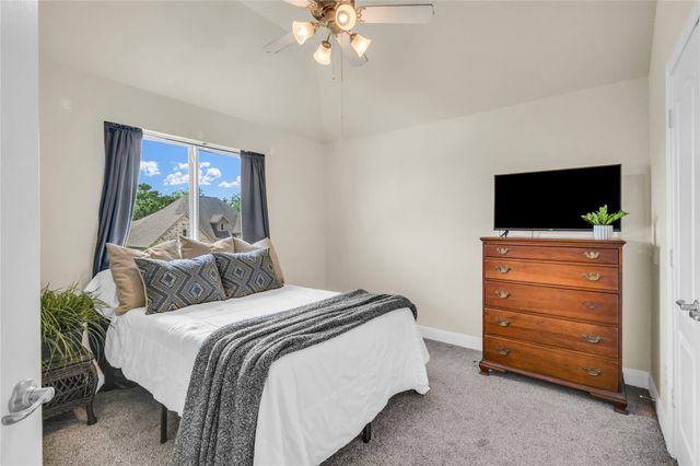 401 Bentwood Way, Clute, TX 77531
