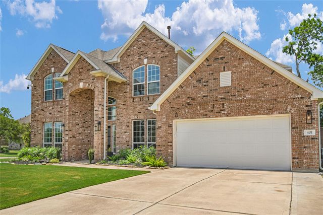 401 Bentwood Way, Clute, TX 77531
