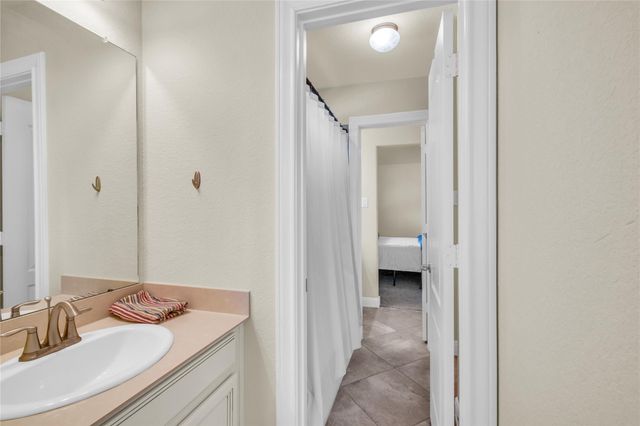 401 Bentwood Way, Clute, TX 77531
