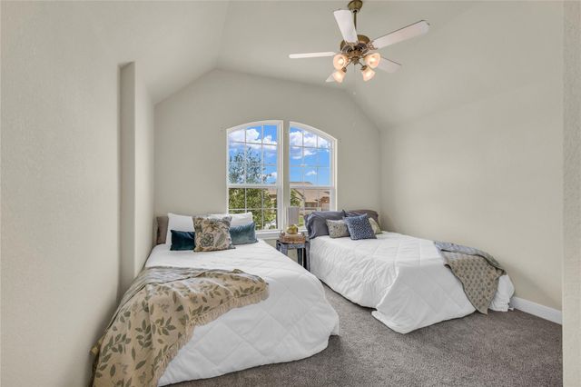 401 Bentwood Way, Clute, TX 77531