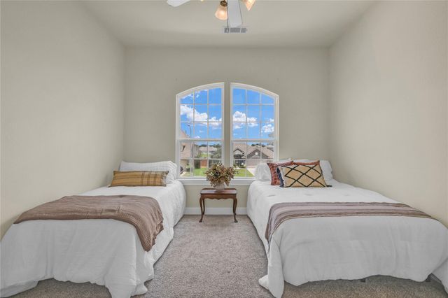 401 Bentwood Way, Clute, TX 77531