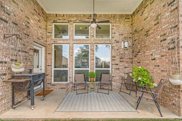 401 Bentwood Way, Clute, TX 77531