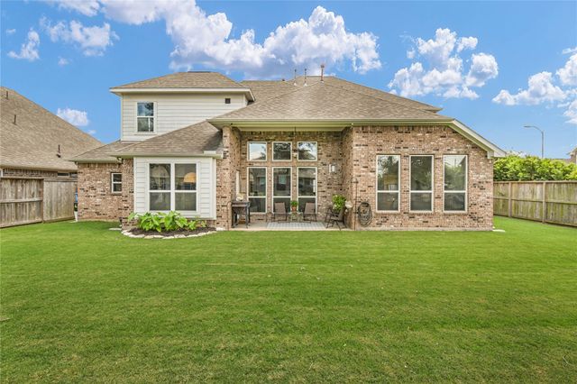 401 Bentwood Way, Clute, TX 77531