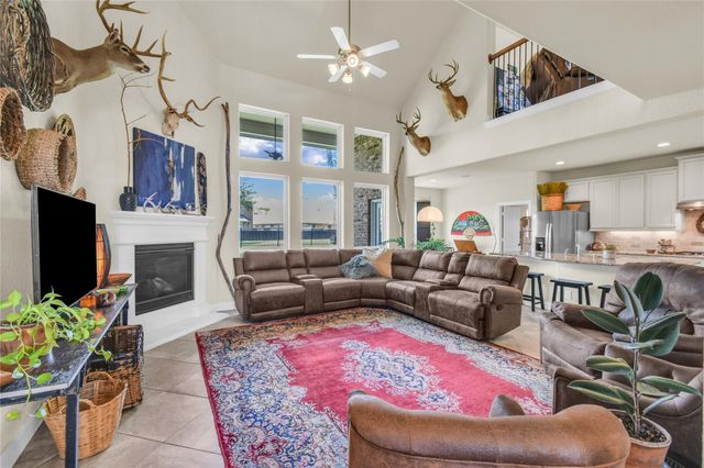 401 Bentwood Way, Clute, TX 77531