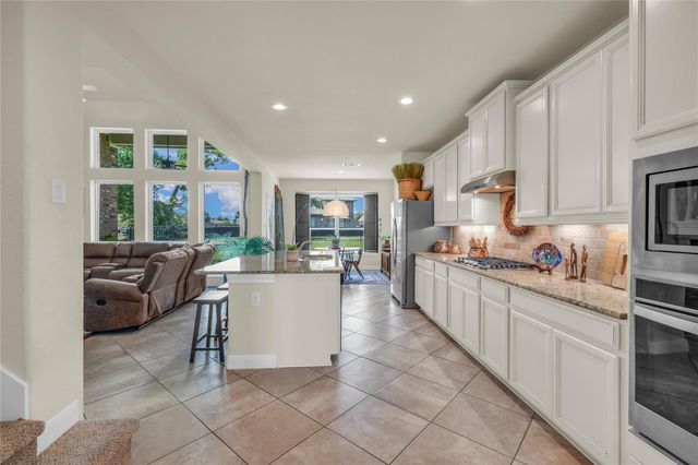 401 Bentwood Way, Clute, TX 77531