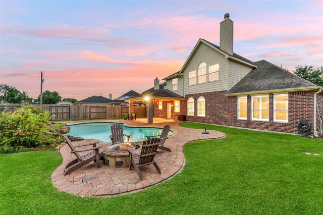 109 Grand Creek Drive, League City, TX 77573