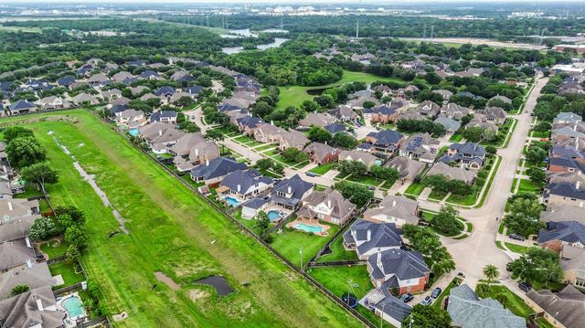109 Grand Creek Drive, League City, TX 77573