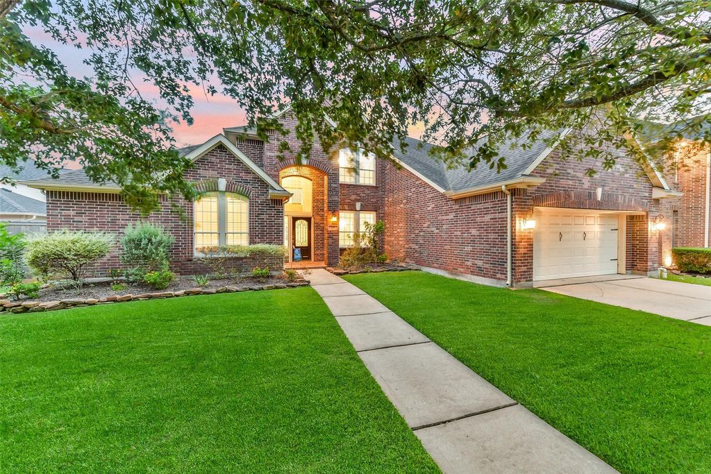 109 Grand Creek Drive, League City, TX 77573