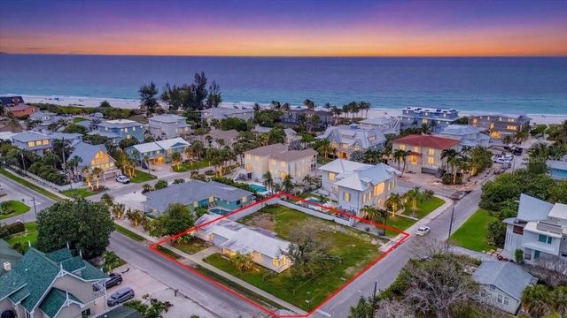 121 48TH STREET, Holmes Beach, FL 34217