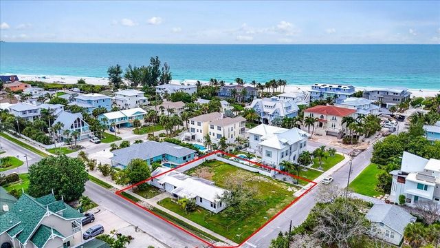 121 48TH STREET, Holmes Beach, FL 34217