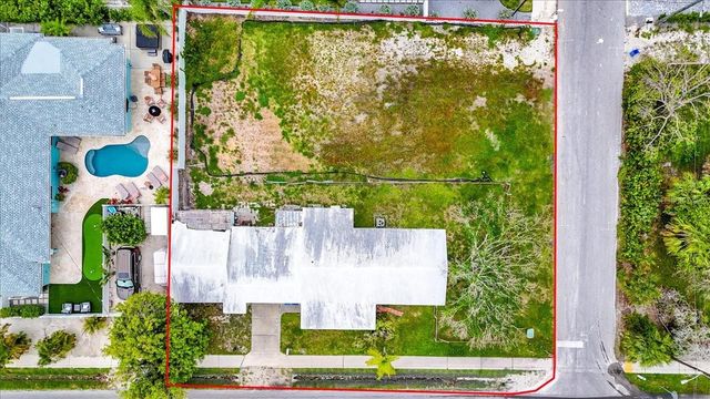 121 48TH STREET, Holmes Beach, FL 34217