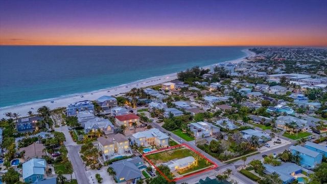 121 48TH STREET, Holmes Beach, FL 34217