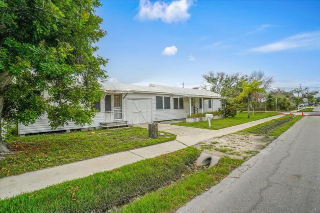 121 48TH STREET, Holmes Beach, FL 34217