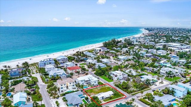 121 48TH STREET, Holmes Beach, FL 34217