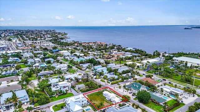 121 48TH STREET, Holmes Beach, FL 34217