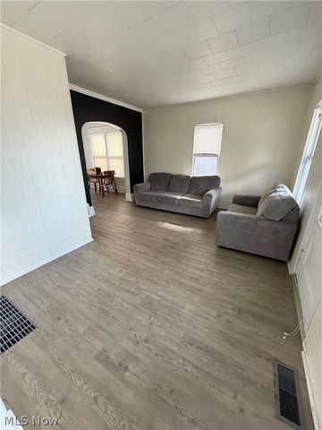 112 E Carolina Avenue, Sebring, OH 44672