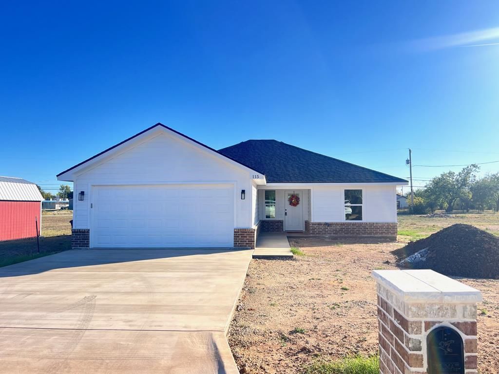 Image 1 of property listing at 115 E 41st St, San Angelo, TX 76903