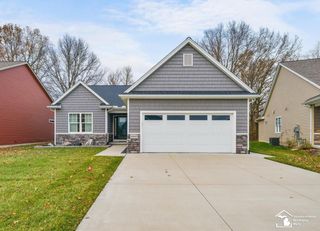 6890 Summerlyn Lakes Drive, Lambertville, MI 48144