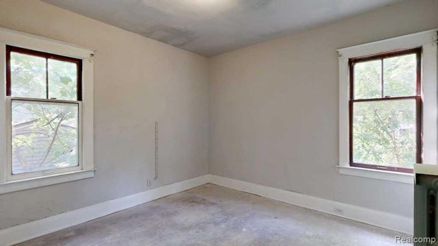 1007 N Oakley Street, Saginaw, MI 48602