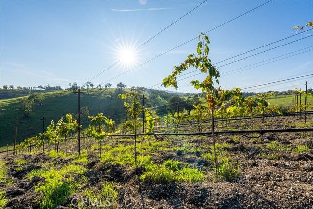 550 Villa Lots Rd, Paso Robles, CA 93446