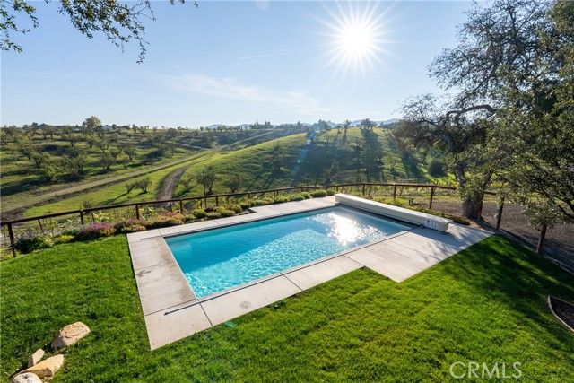 550 Villa Lots Rd, Paso Robles, CA 93446