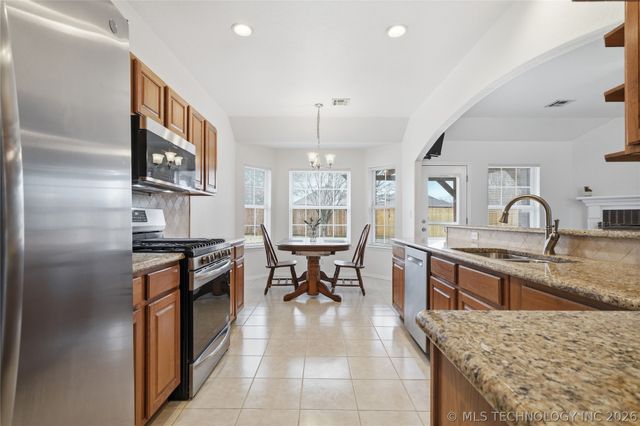 19721 E 50th Street S, Broken Arrow, OK 74014