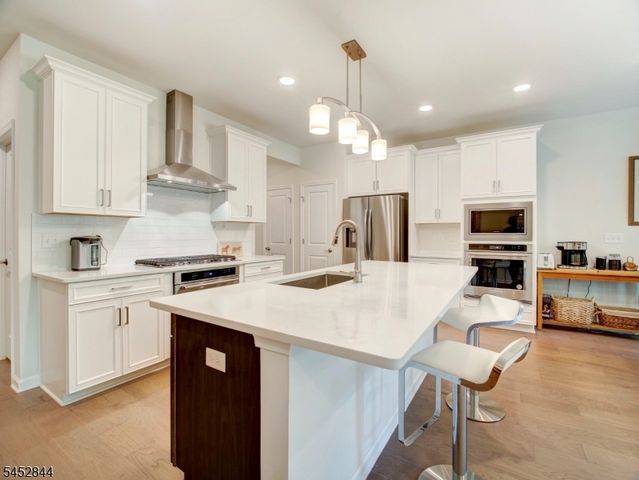 8 Dahlia Dr, Warren Twp., NJ 07059