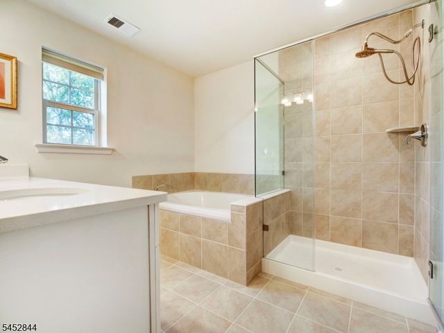8 Dahlia Dr, Warren Twp., NJ 07059