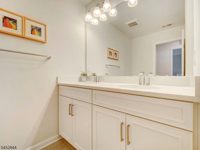 8 Dahlia Dr, Warren Twp., NJ 07059
