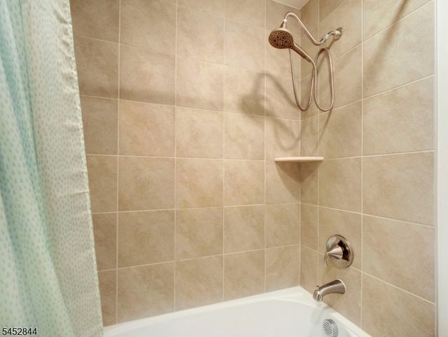 8 Dahlia Dr, Warren Twp., NJ 07059