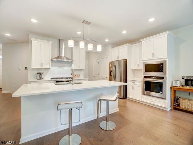 8 Dahlia Dr, Warren Twp., NJ 07059