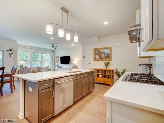 8 Dahlia Dr, Warren Twp., NJ 07059